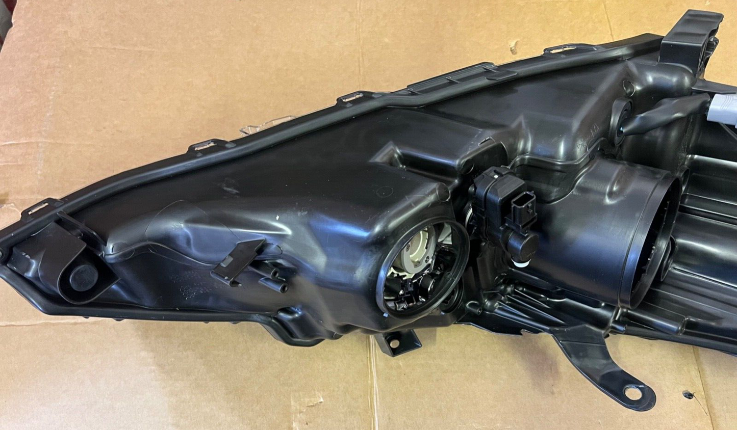 ULO 2014003 Near Side Left Hand Headlight Lamp fits Toyota Verso 20013-onwards
