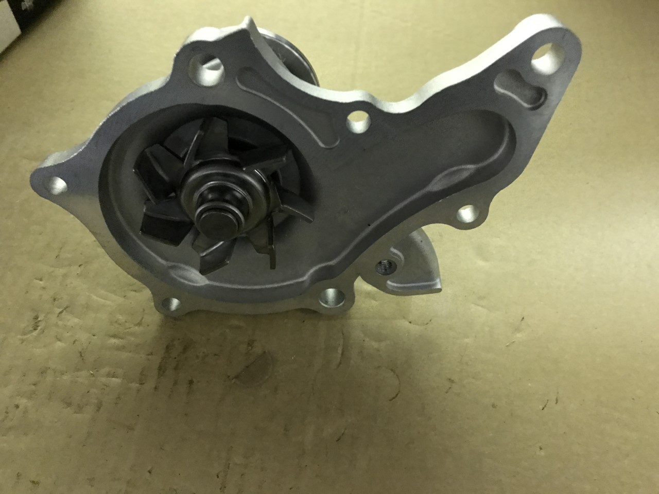 Water Pump with Gasket Toyota Corolla Carina Celica GMB 35220 **NEW**