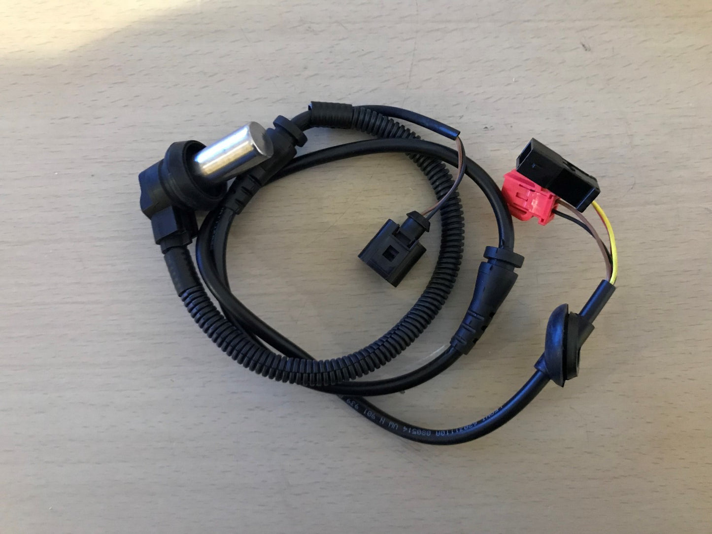 ABS Sensor Front LH RH Audi A6 1997-2004 Audi S6 1999-2004 VW Passat 4B0927803C