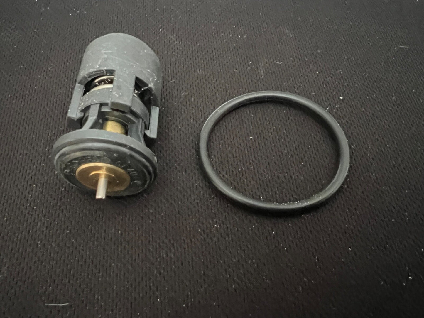 Thermostat kit SEAT Ibiza Leon Skoda Octavia VW Polo Caddy Golf 1.4 1.6 petrol