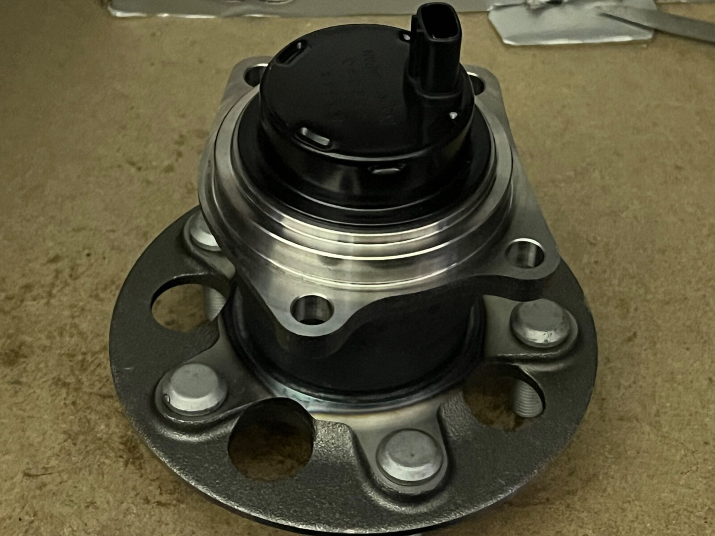 Solid Auto T137063 Toyota Avensis Verso 2.0 Rav 4 1.8 Rear Wheel Bearing Hub