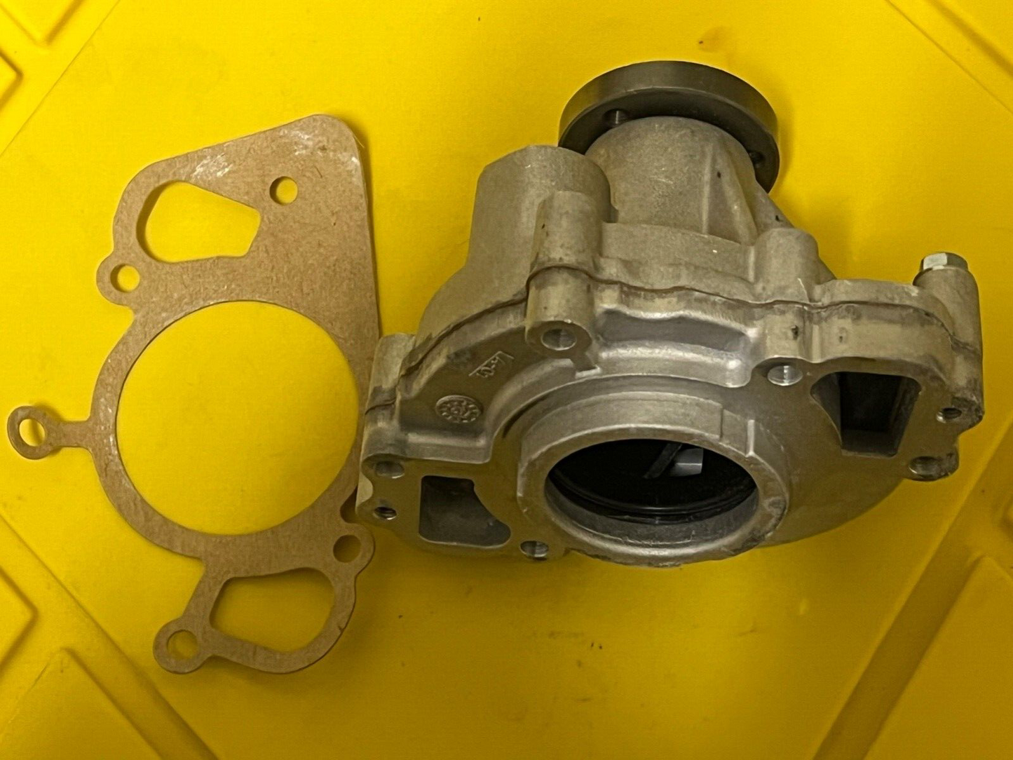 SIL PA1407 Water Pump Fits Jaguar S Type XK XK8 Land Rover Discovery