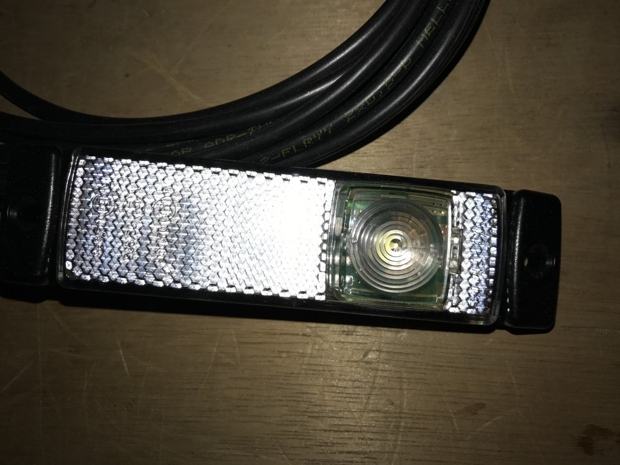 24v Marker Light LED Light / Lamp Hella 2PG 008 645-961 NEW