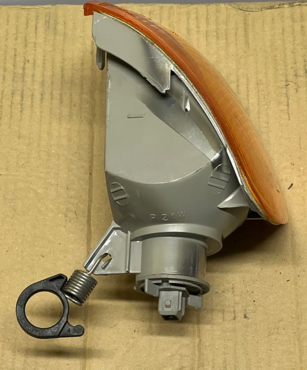 Valeo 085612 Front Right Hand Indicator Lamp fits Ford Escort MK5 Orion MK3