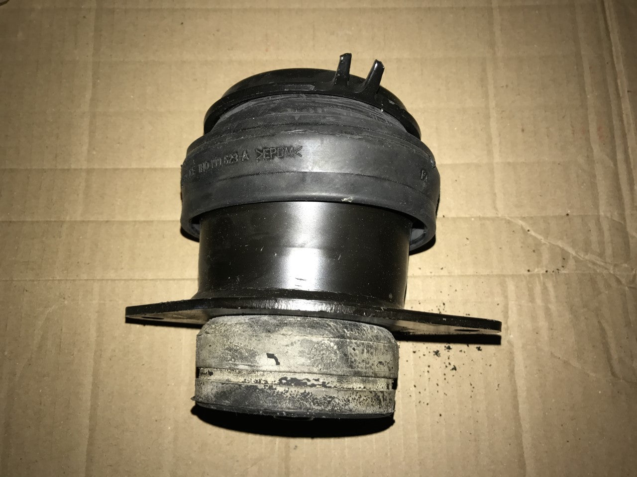 Rear Right Engine Mounting VW Passat 90-97 2.0 1.9td Lemforder 1438901