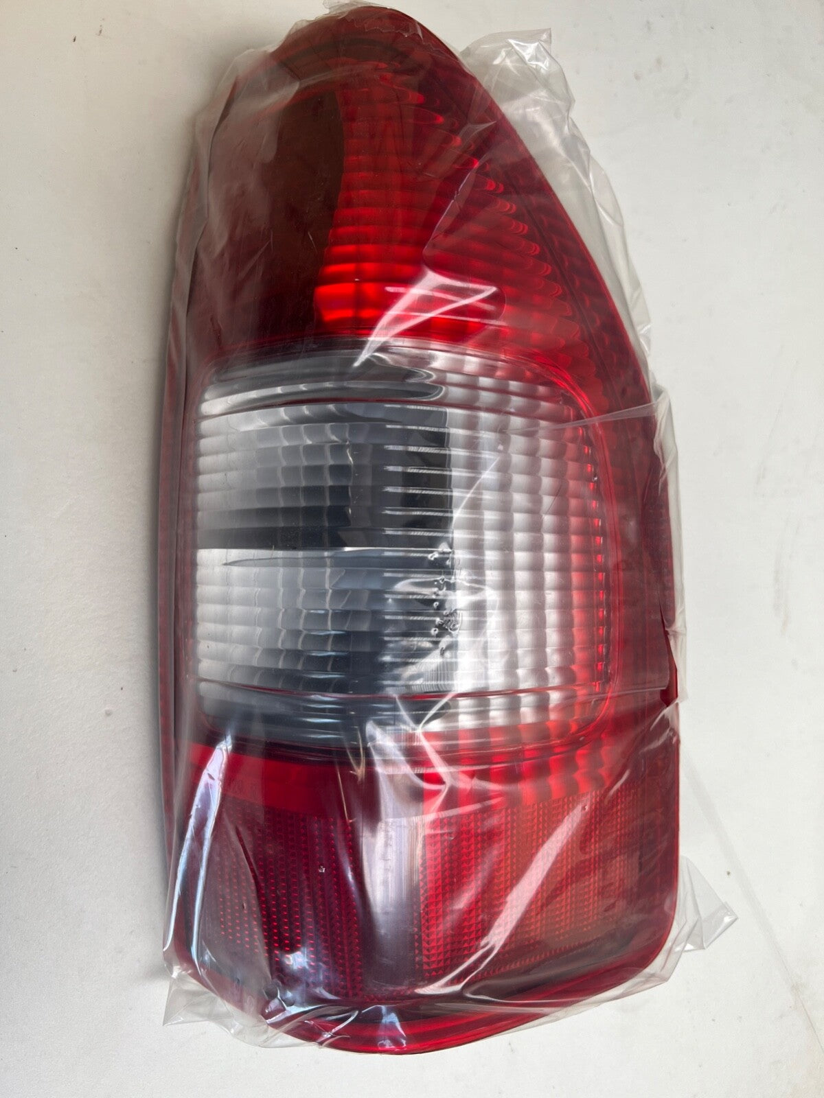 11A329012B Right Rear Tail Light Lamp For Isuzu DMAX 2002-2007