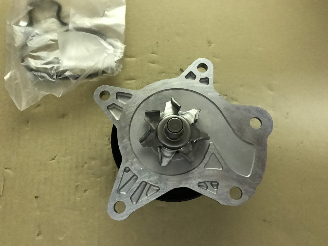 Water Pump fits Toyota Auris Avenis Station Wagon RAV 4 Verso Lotus 35-02-274