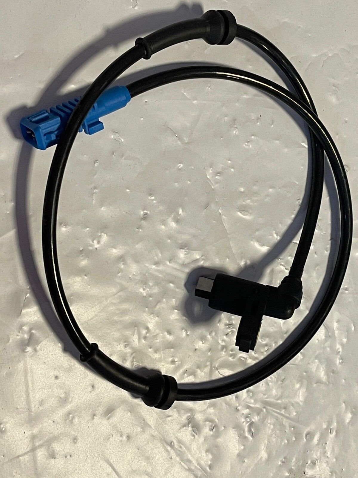 Solid Auto M370032 ABS Wheel Speed Sensor Front Left Near Side fits Mitsubishi