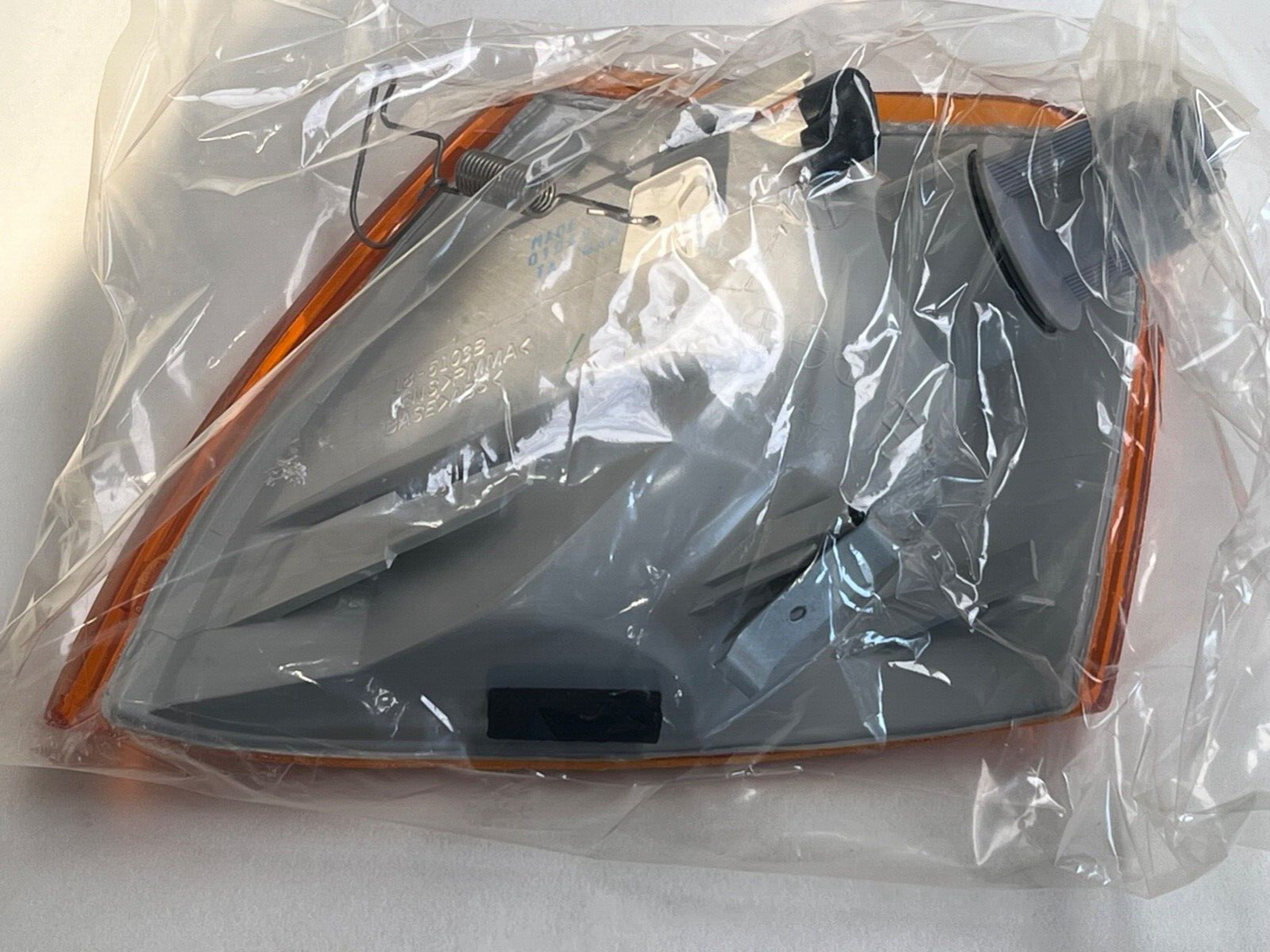 18-5103-05-2B Front Off Side Right Hand Indicator Lamp fits VW Passat 1997-2000