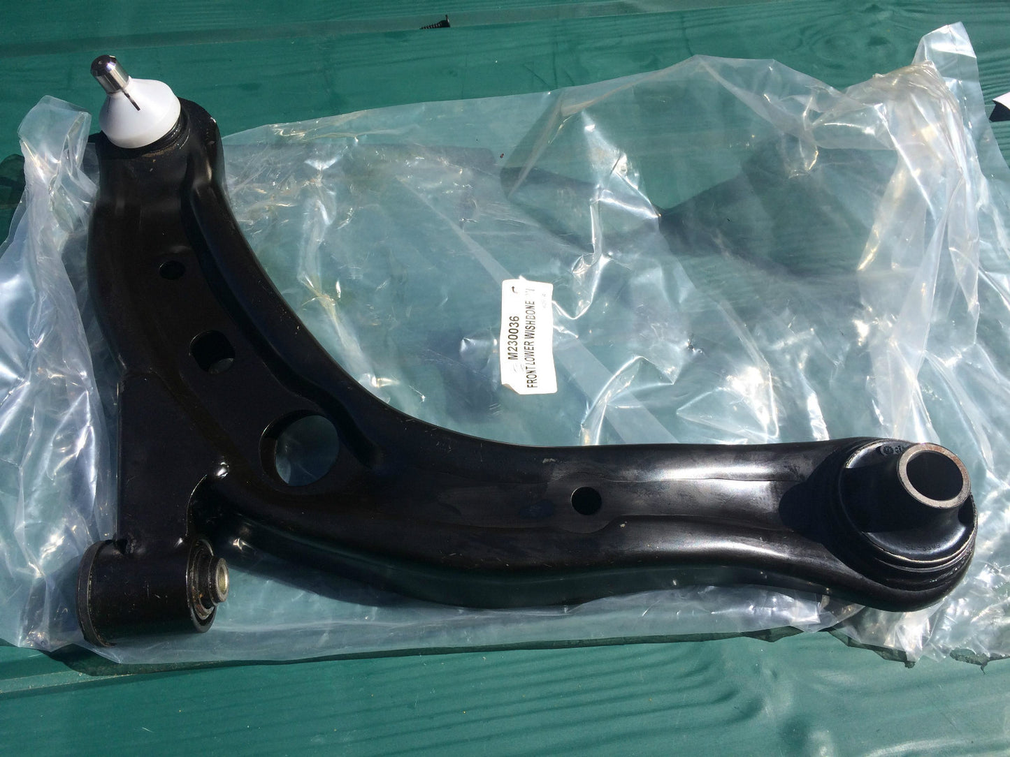 Track Control Arm / Wishbone Mazda MPV 99-06 Off Side Right Hand M230036 **NEW**