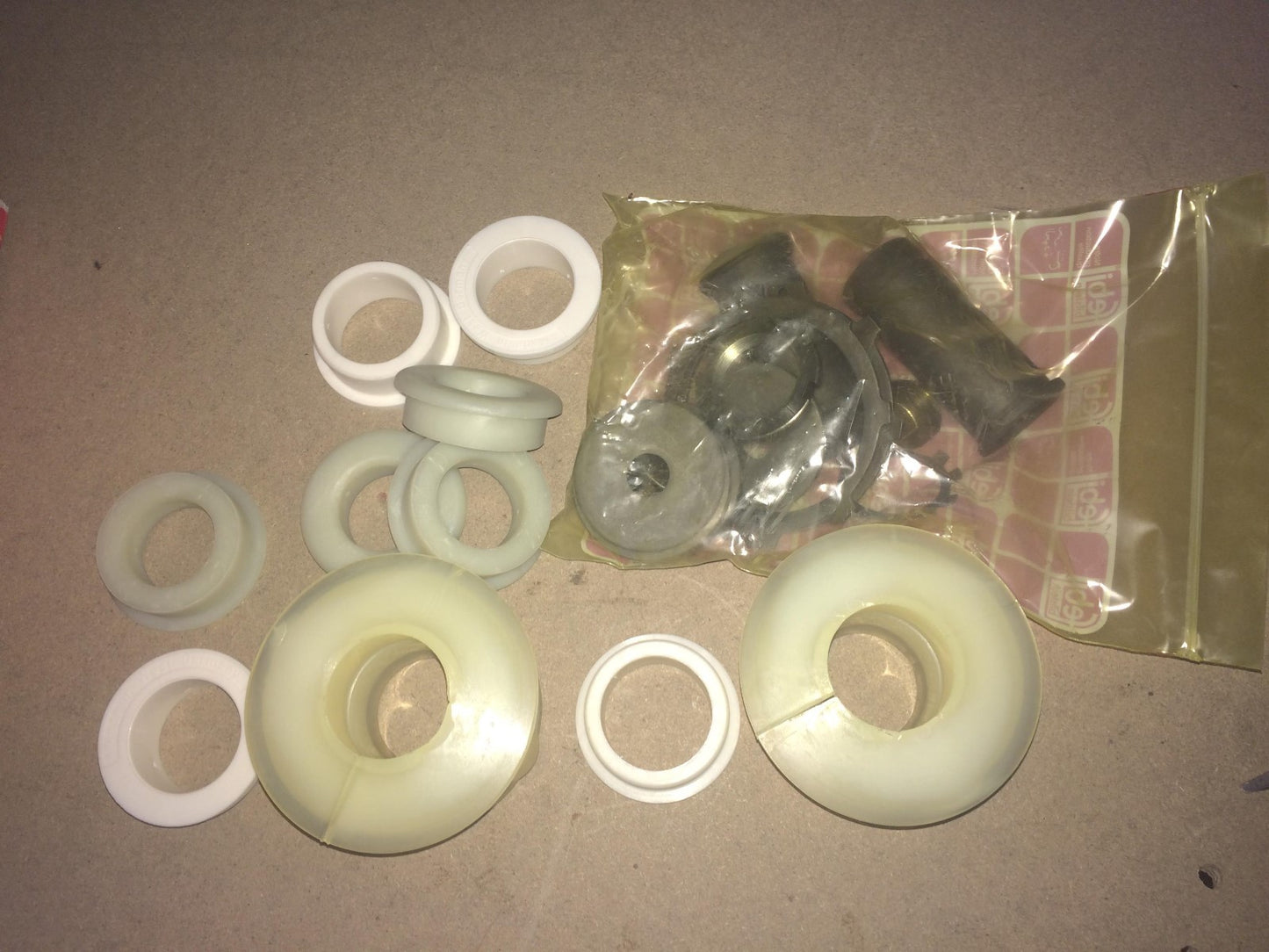 Rear Stabiliser Bearing / Bush Kit Mercedes Febi 01072 New