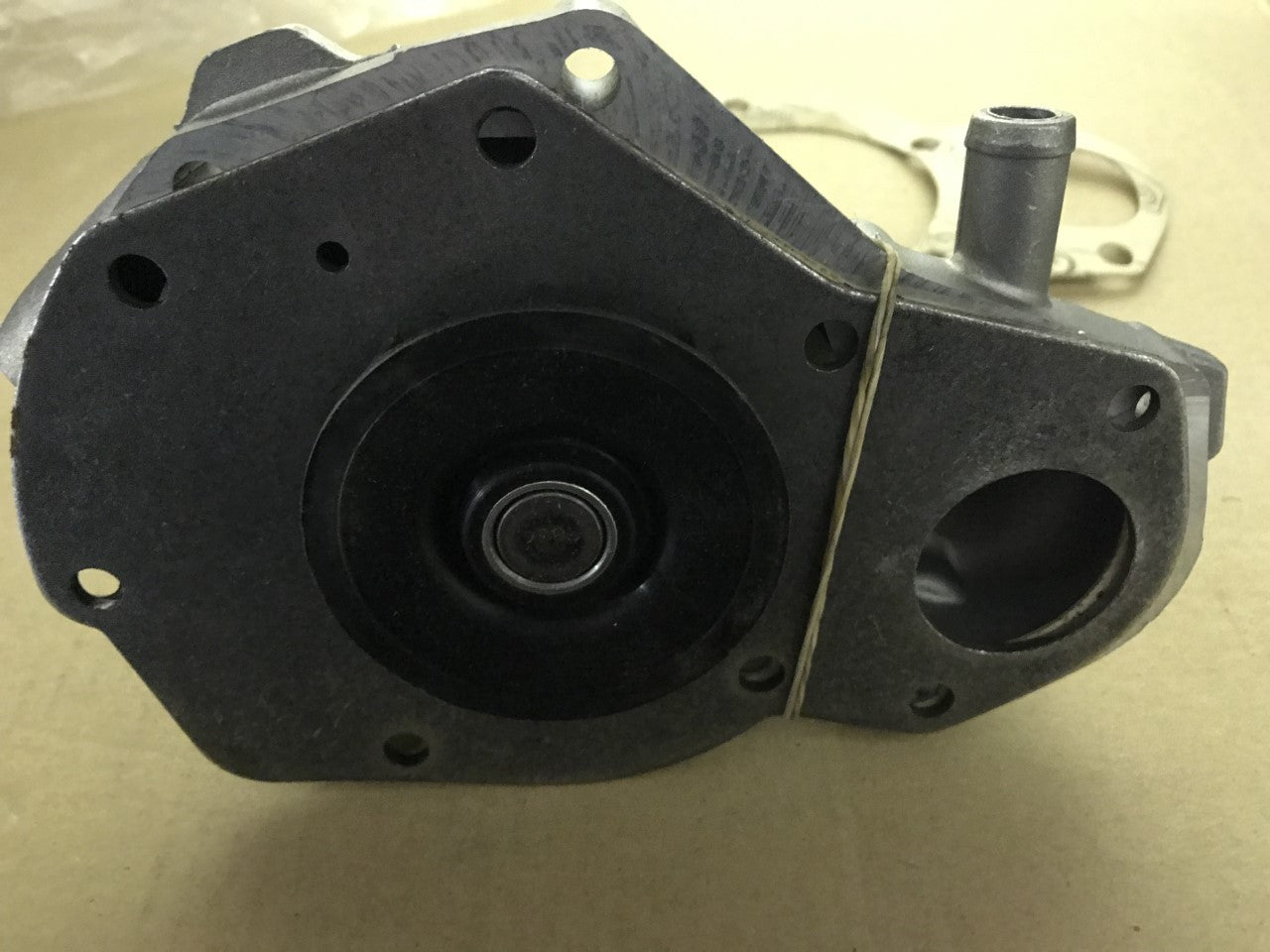 Water Pump Jeep Mitsubishi Volvo Renault 9 11 20 21 25 30 Optimal AQ1524 1/2
