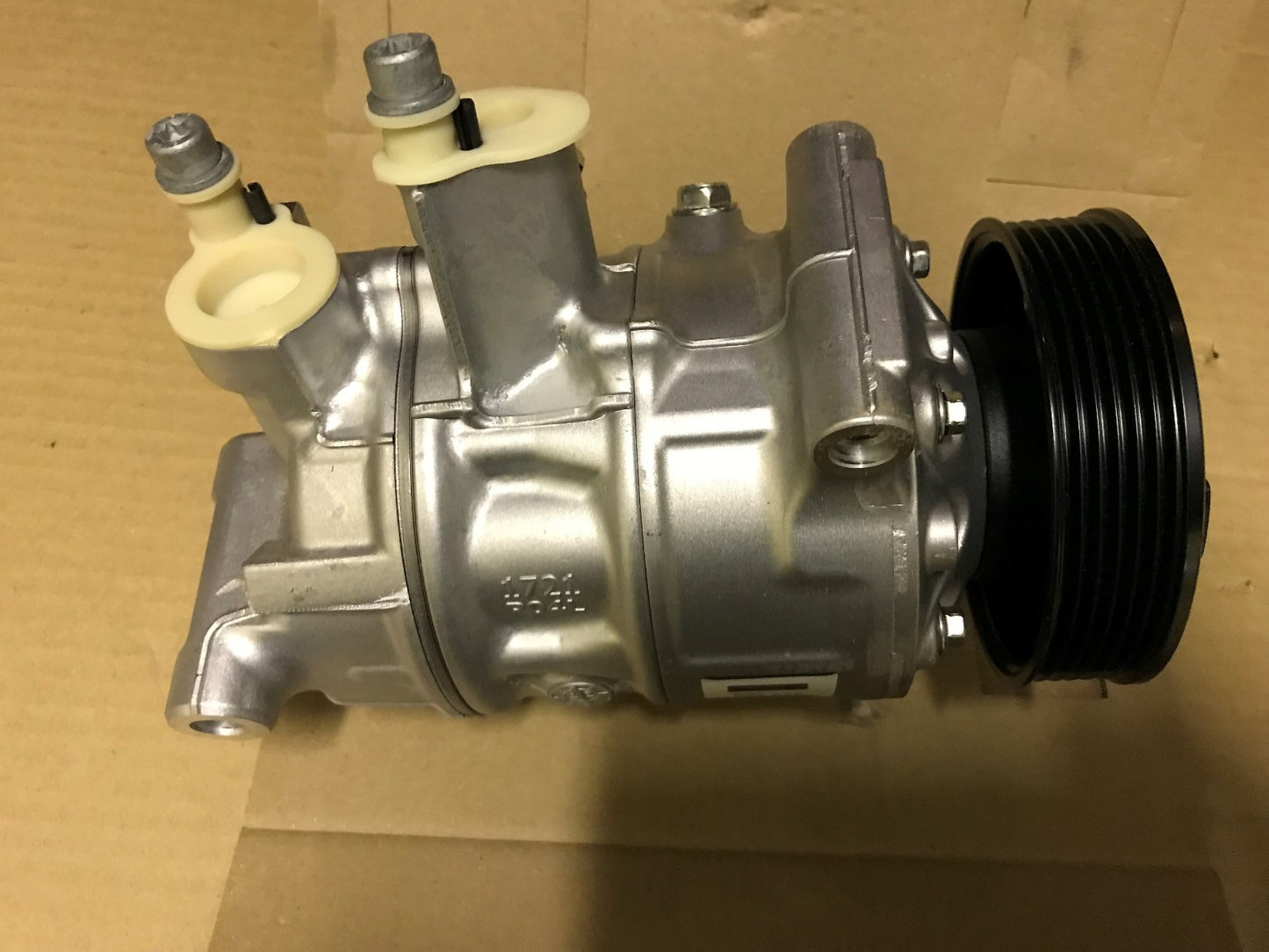 Air Con Compressor Pump fits Audi A3 TT fits VW Golf Tiguan Hella 8FK351135421