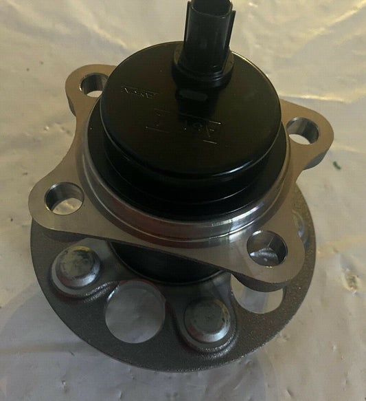 SKF VKBA7623 Wheel Bearing Kit fits Toyota Verso