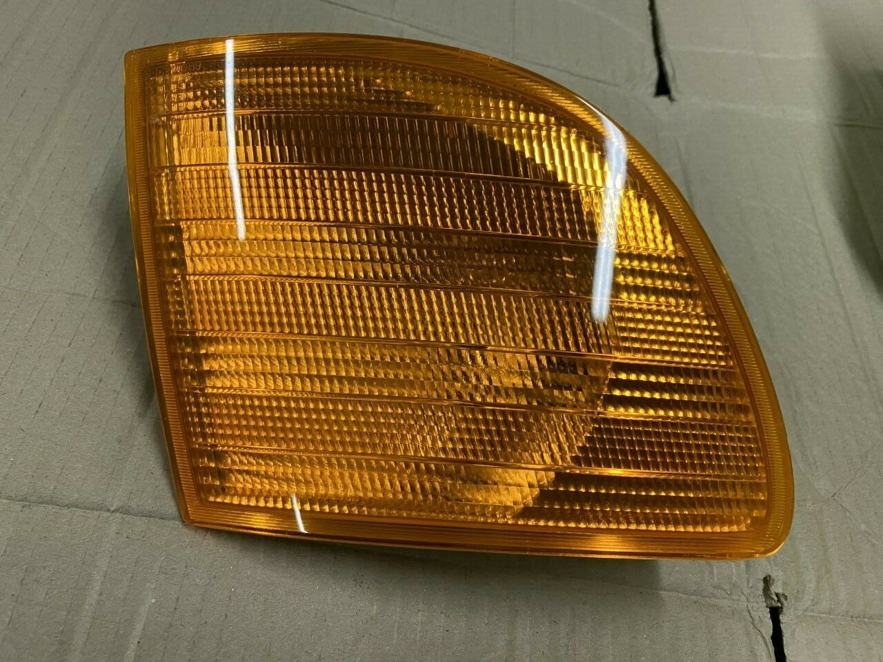 Valeo 086372 Indicator Lamp front Off Side Right fits Mercedes