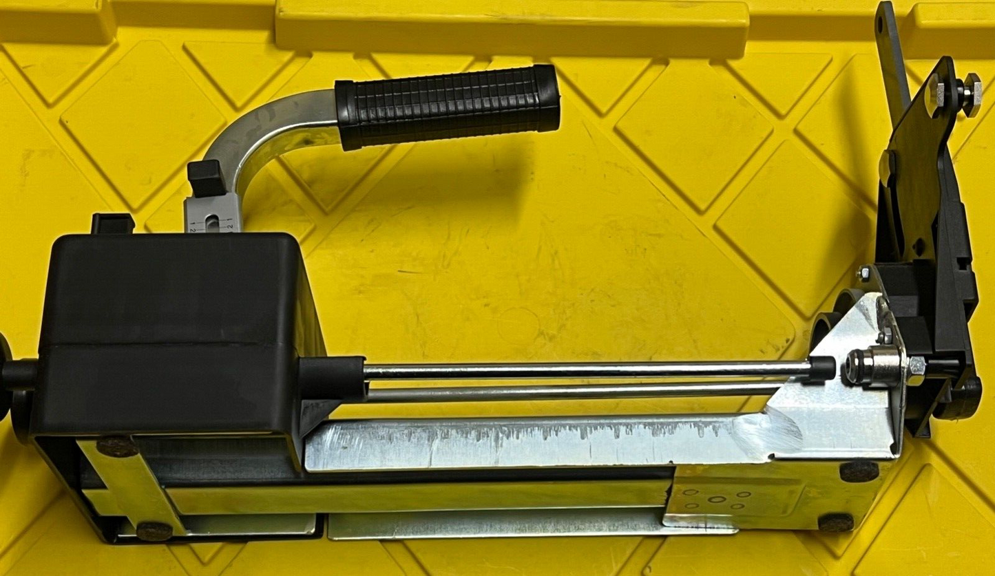 51081 3M Wall Dispenser for Body Filler for 1.65 L cartridges