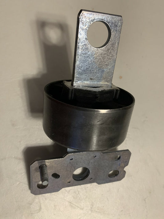 QH EMS8550 Suspension Control/Wishbone/Arm Bushing/Mount fits Ford