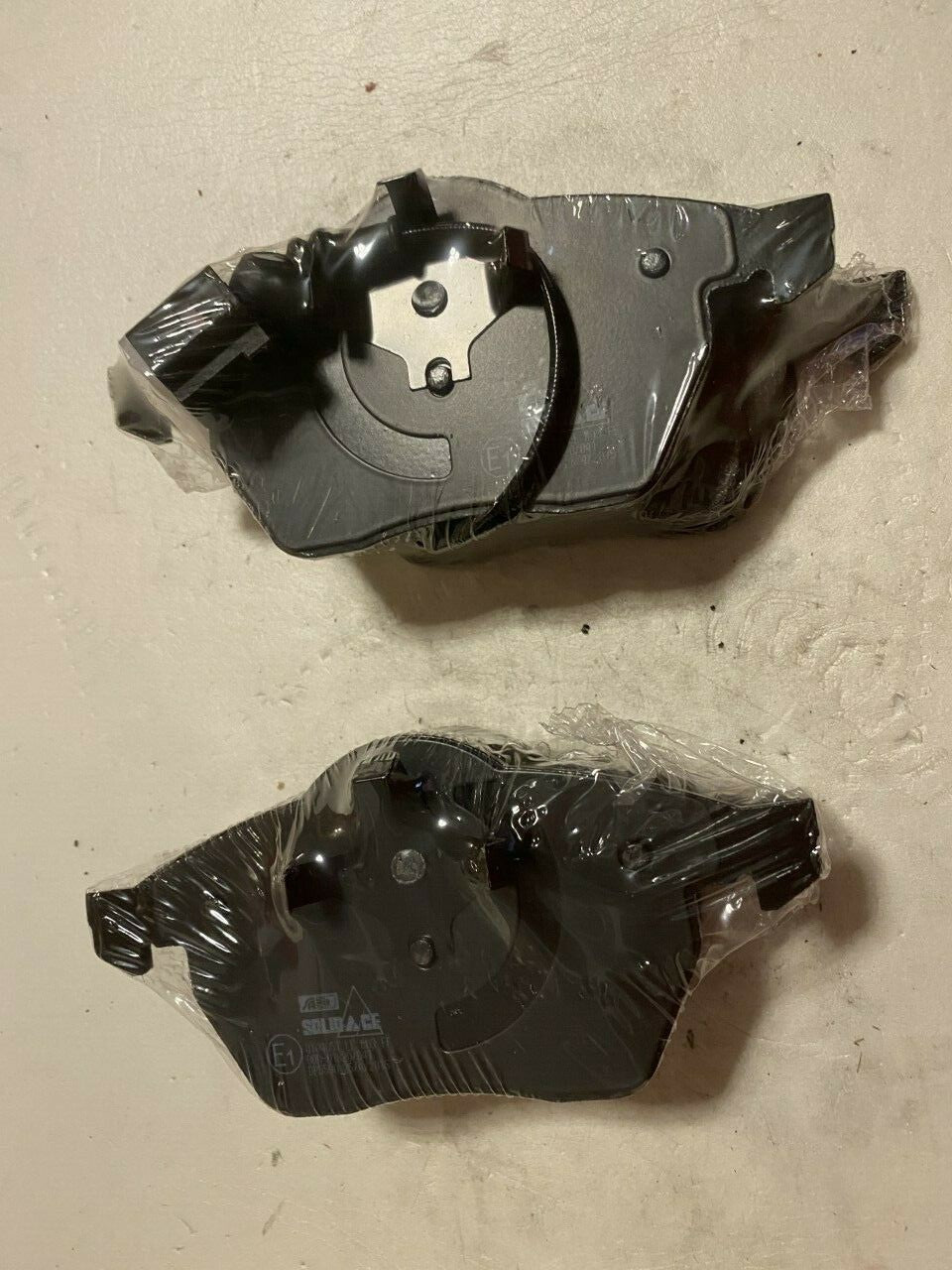 Solid Auto Q104051 Front Brake Pad Set