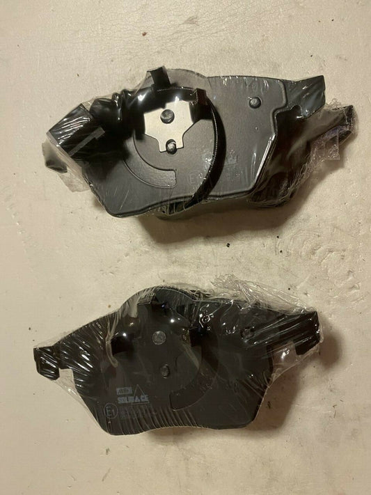 Solid Auto Q104051 Front Brake Pad Set