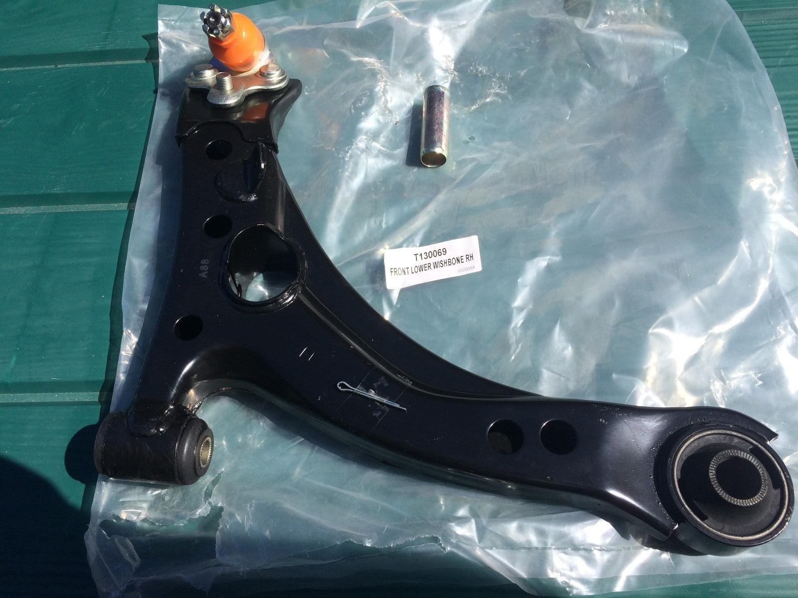 Front Lower Off Side Right Hand Toyota Carina E 92-97 T130069 Solid Auto New