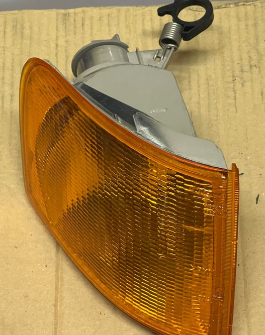 Valeo 085612 Front Right Hand Indicator Lamp fits Ford Escort MK5 Orion MK3