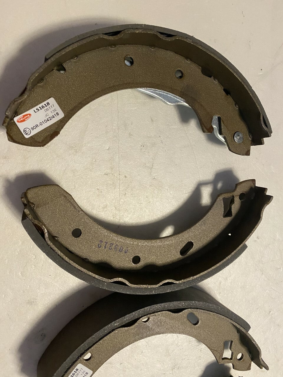 Delphi LS1618 Rear Brake Shoe Set fits Ford