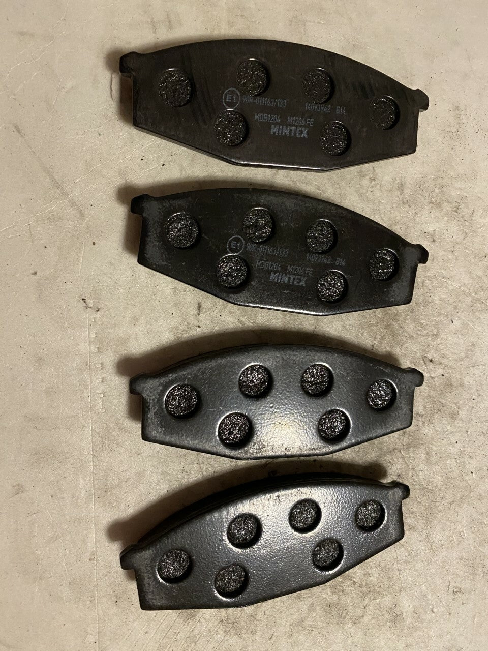 Mintex MDB1204 Front Brake Pad Set fits Mitsubishi Nissan