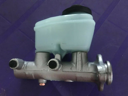 Toyota Land Cruiser 1995-1997 4.2 TD Blue Print ADT35124 Brake Master Cylinder
