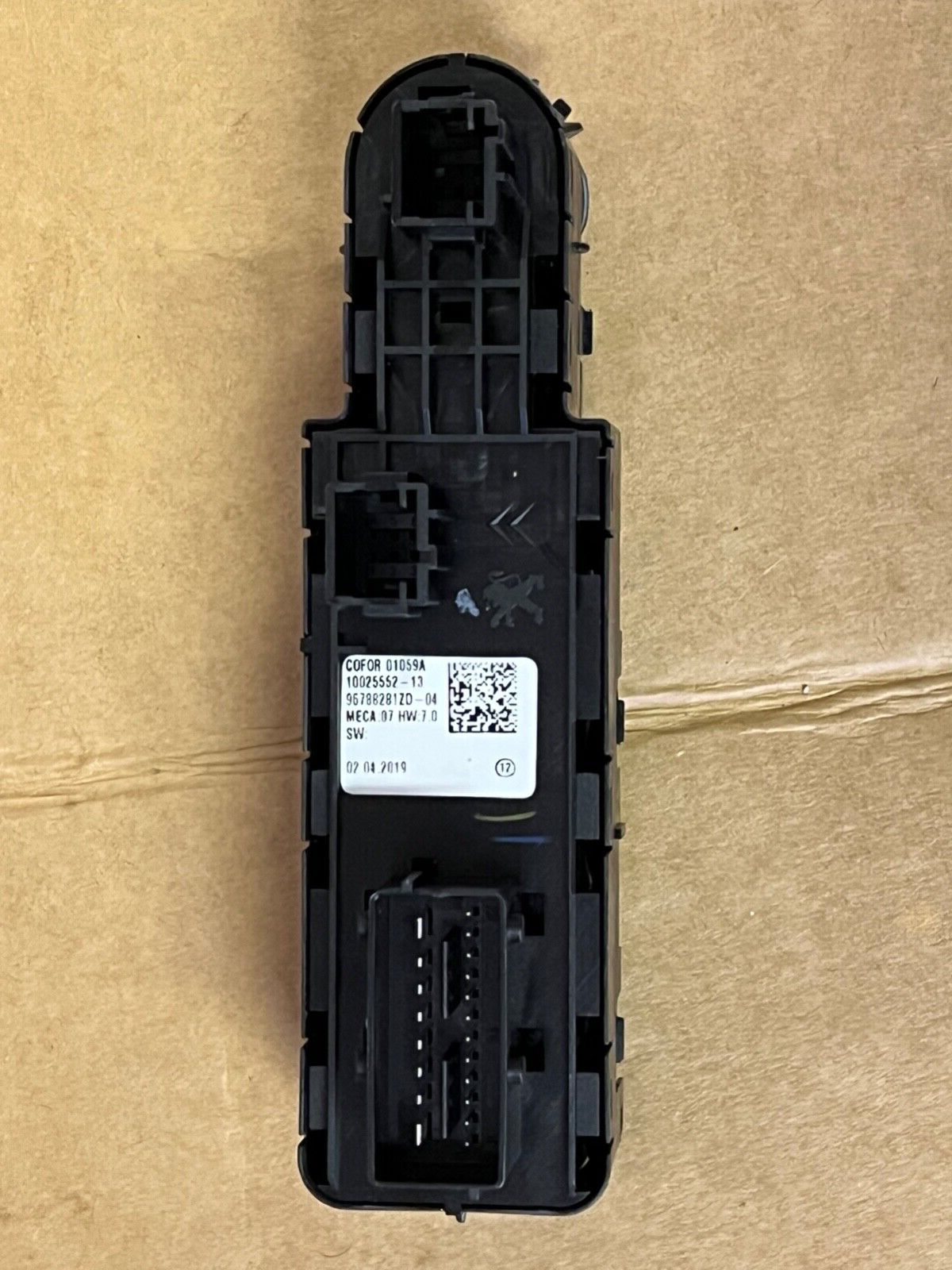96788281 Genuine New Vauxhall Peugeot Citroen Window Switch