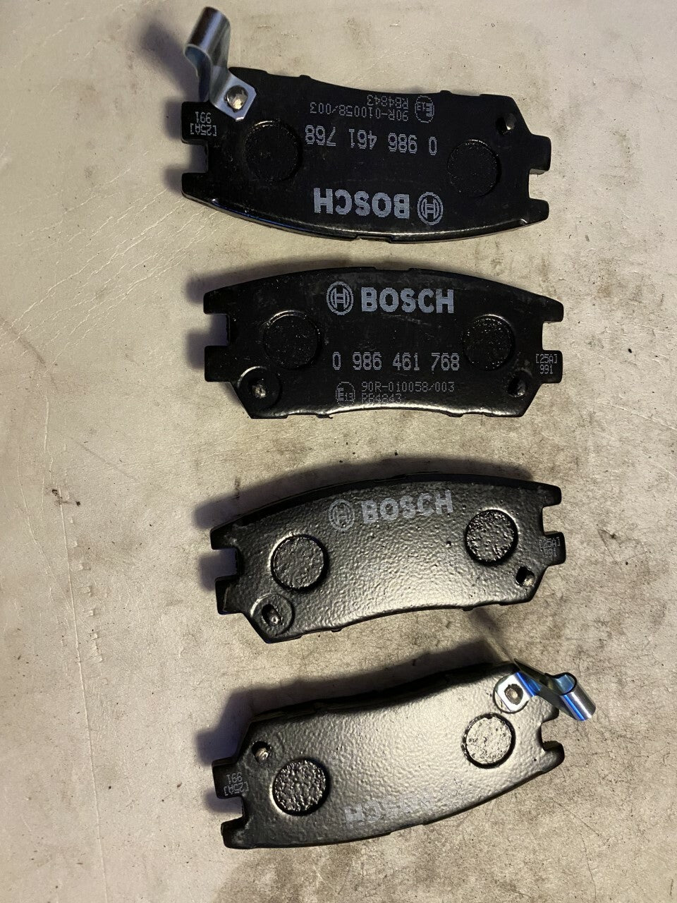 Bosch 0986461768 Rear Brake Pad Set fits Mitsubishi
