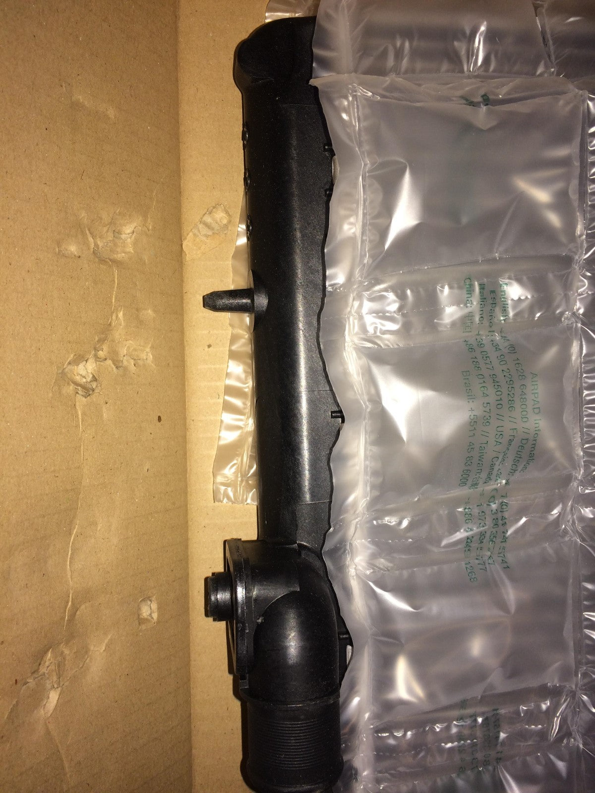 Radiator Citroen C5 01-04 C8 02-09 Peugeot 607 00-16 807 02-09 Valeo 735068