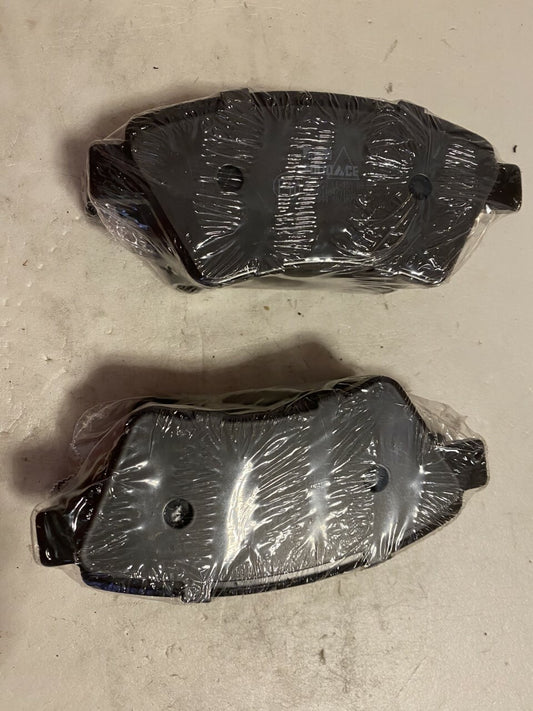 Solid Auto Q104053 Front Brake Pad Set