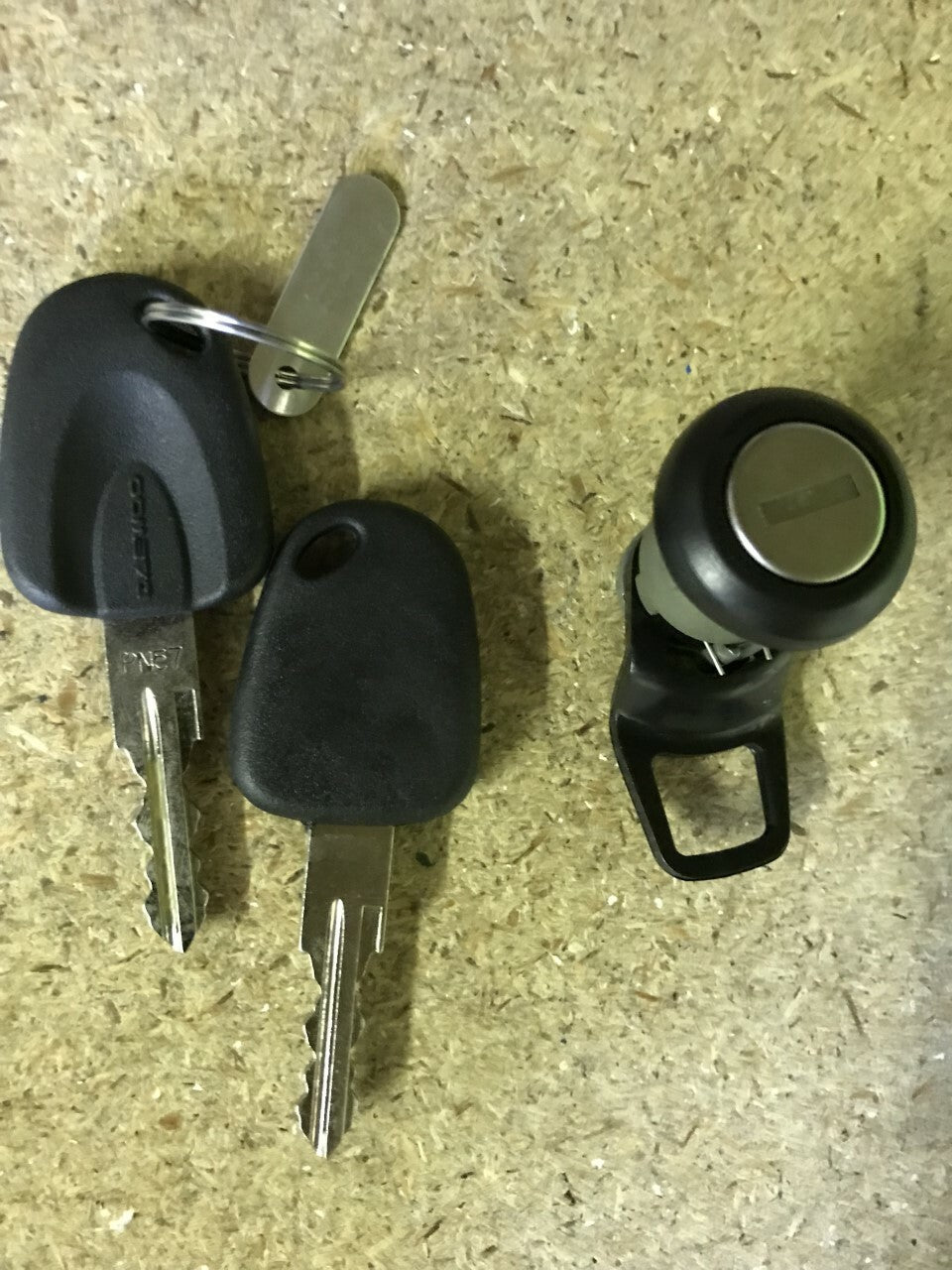 Daewoo Nexia Off Side Right Hand Door Lock Barrel & Keys S6460005