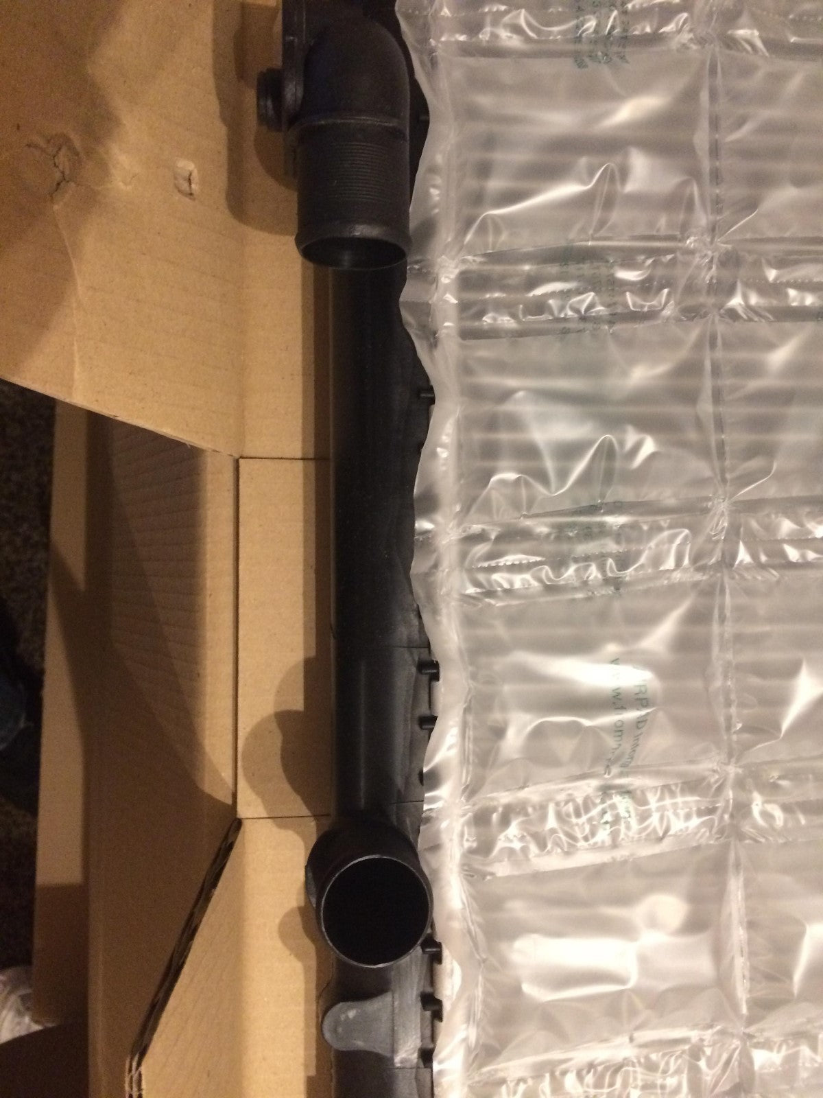 Radiator Citroen C5 01-04 C8 02-09 Peugeot 607 00-16 807 02-09 Valeo 735068