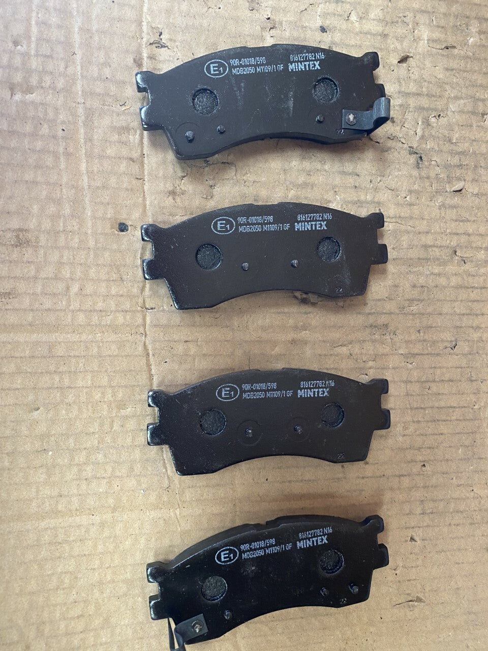 Mintex MDB2050 Front Brake Pad Set fits Kia