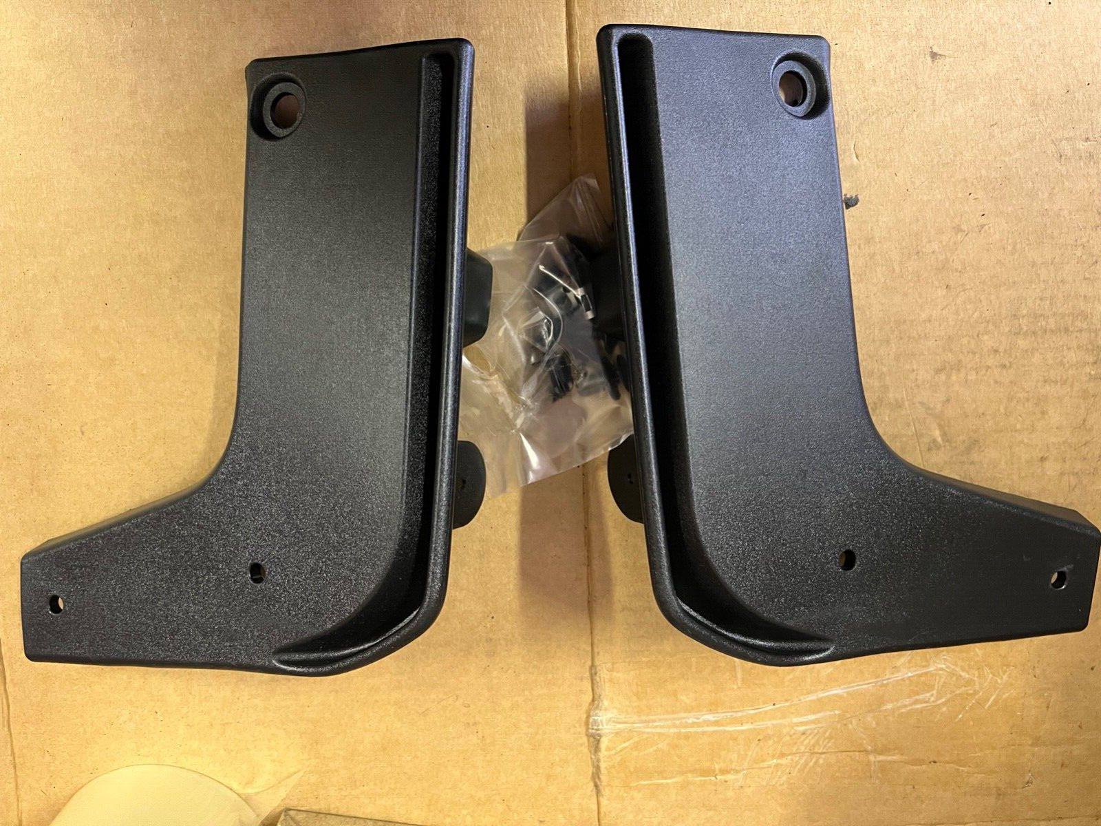 J9F46AK000 Genuine New HYUNDAI KONA FRONT MUD FLAPS  2017-2020