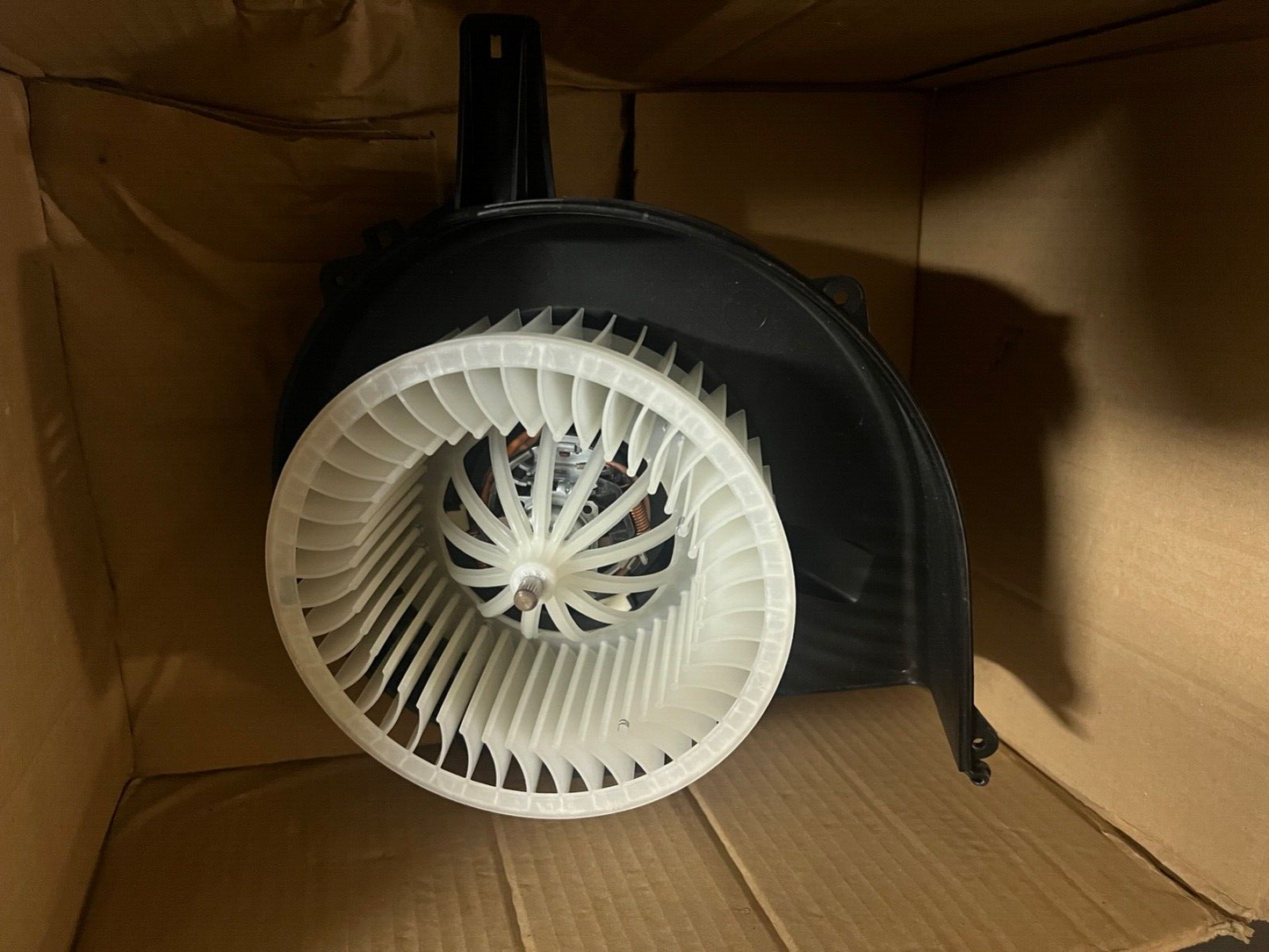 Behr Hella 8EW009157-141 Heater Blower Motor Fan fits VW Polo