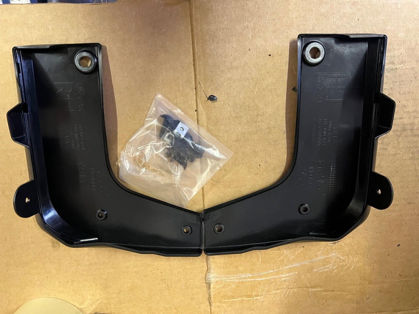 J9F46AK000 Genuine New HYUNDAI KONA FRONT MUD FLAPS  2017-2020