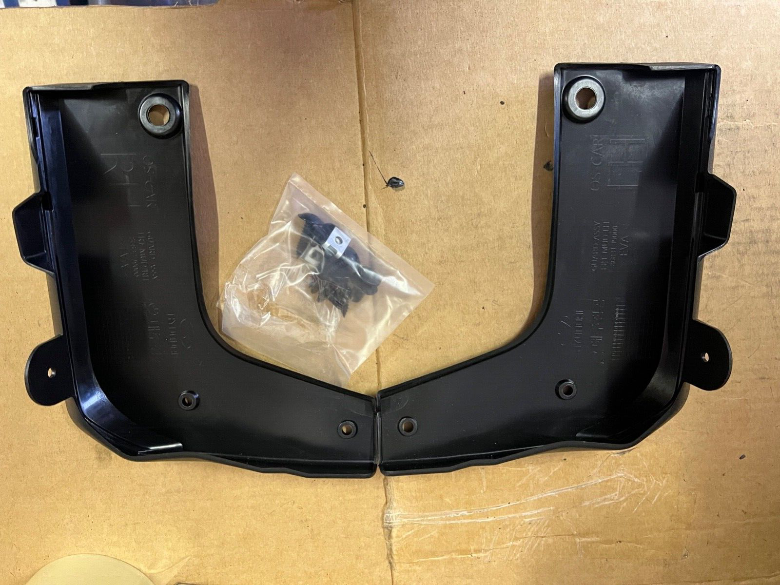 J9F46AK000 Genuine New HYUNDAI KONA FRONT MUD FLAPS  2017-2020