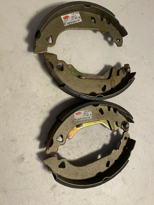 Delphi LS1378 Rear Brake Shoe Set fits Fiat Lancia Yugo