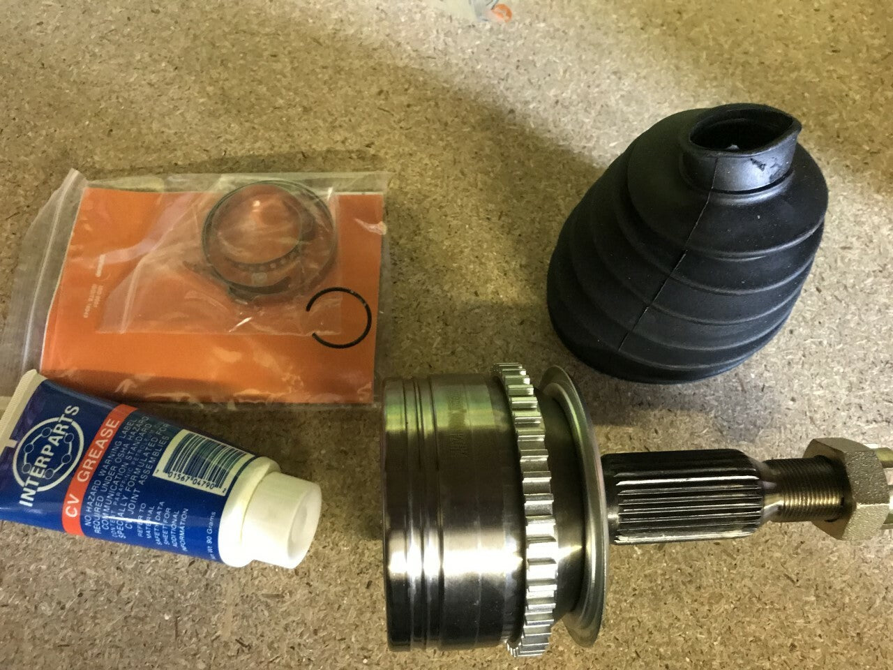 Mitsubishi L200 L200 Triton Solid Auto M314033 CV Joint Kit