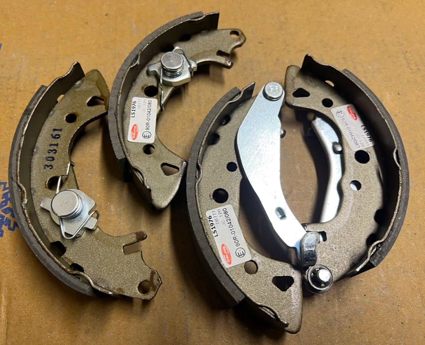 Delphi 1976 Brake Shoe Set fits Citroen AX Saxo Peugeot 106