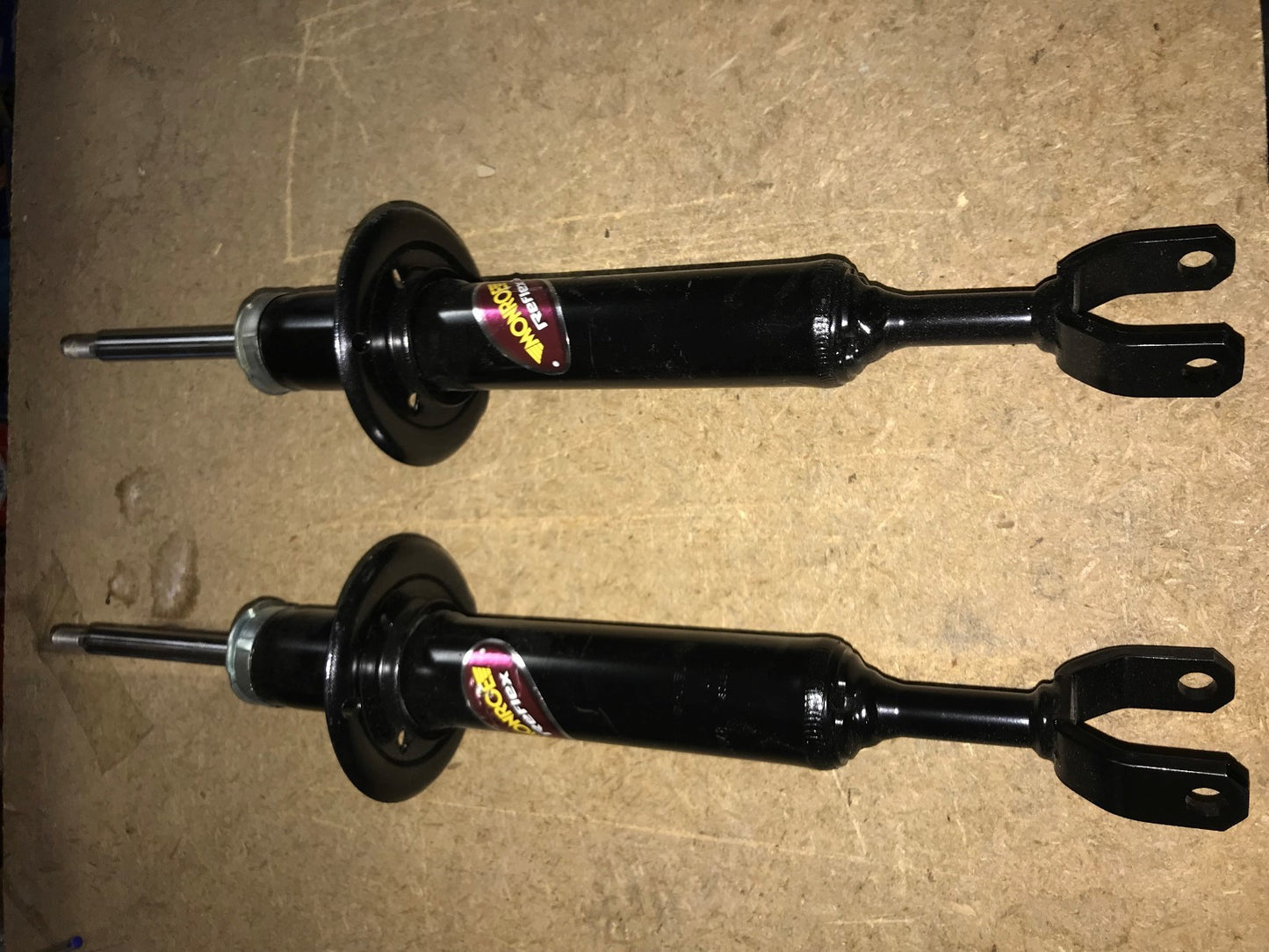 Front (Pair) Shock Absorbers Audi A6 97-05 Skoda Superb 01-08 VW Passat E2048