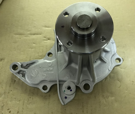Water Pump with Gasket Toyota Corolla Carina Celica GMB 35220 **NEW**