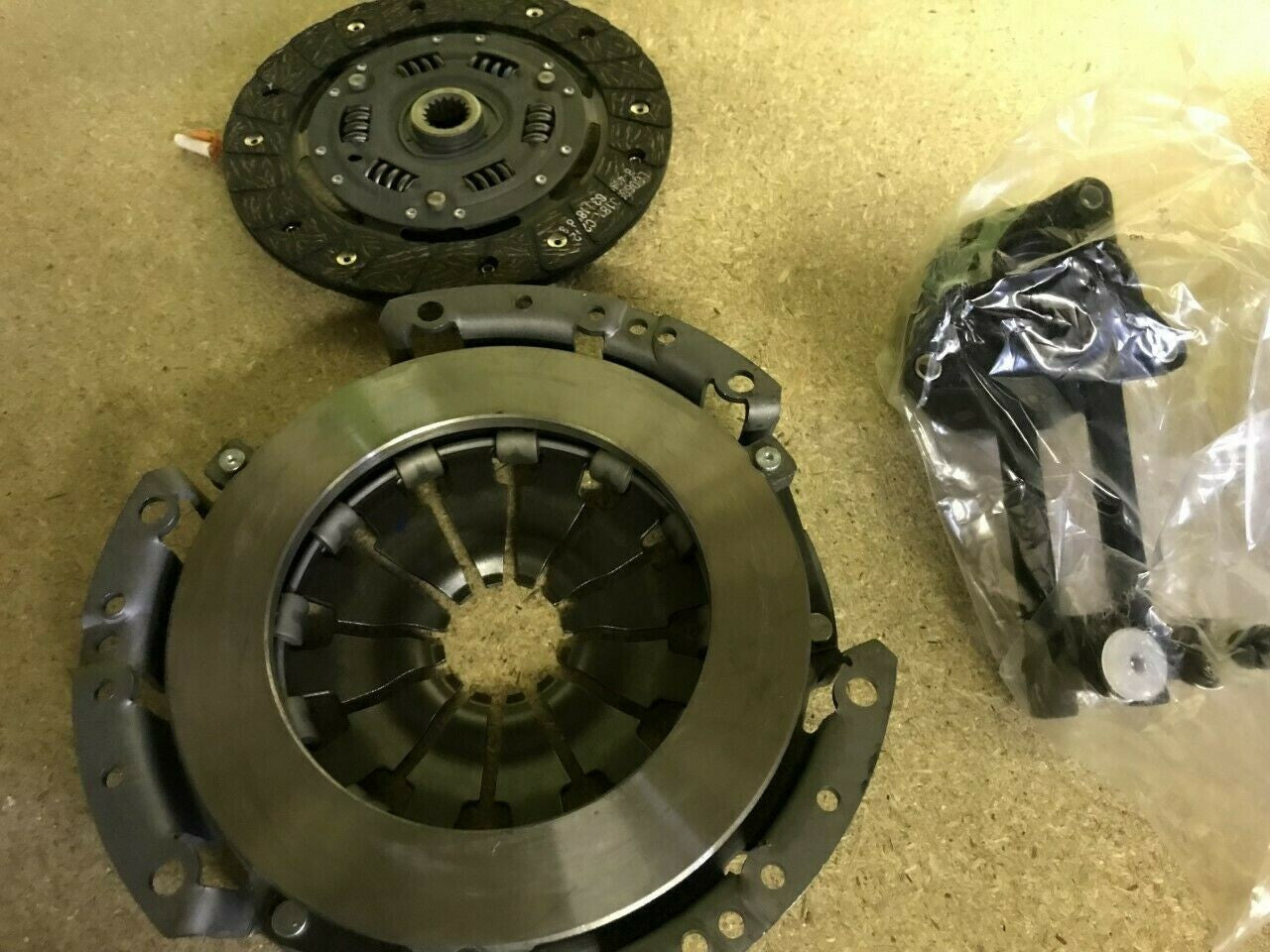 Ford Fiesta Mazda 2 Series ap KT90242 Clutch Kit
