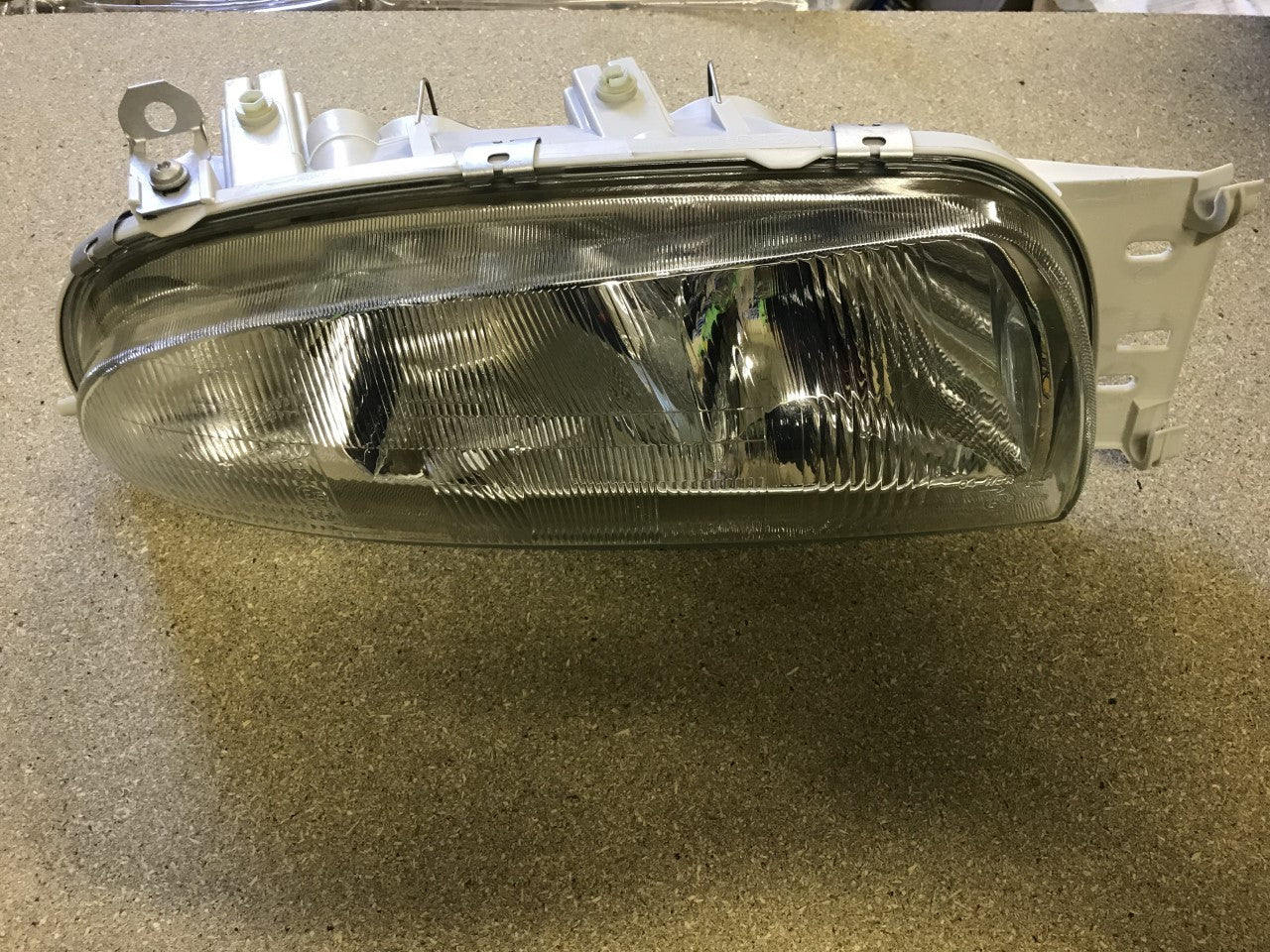 Headlight Lamp Off Side Ford Fiesta 95-99 Courier 96-99 Mazda 121 710301049404