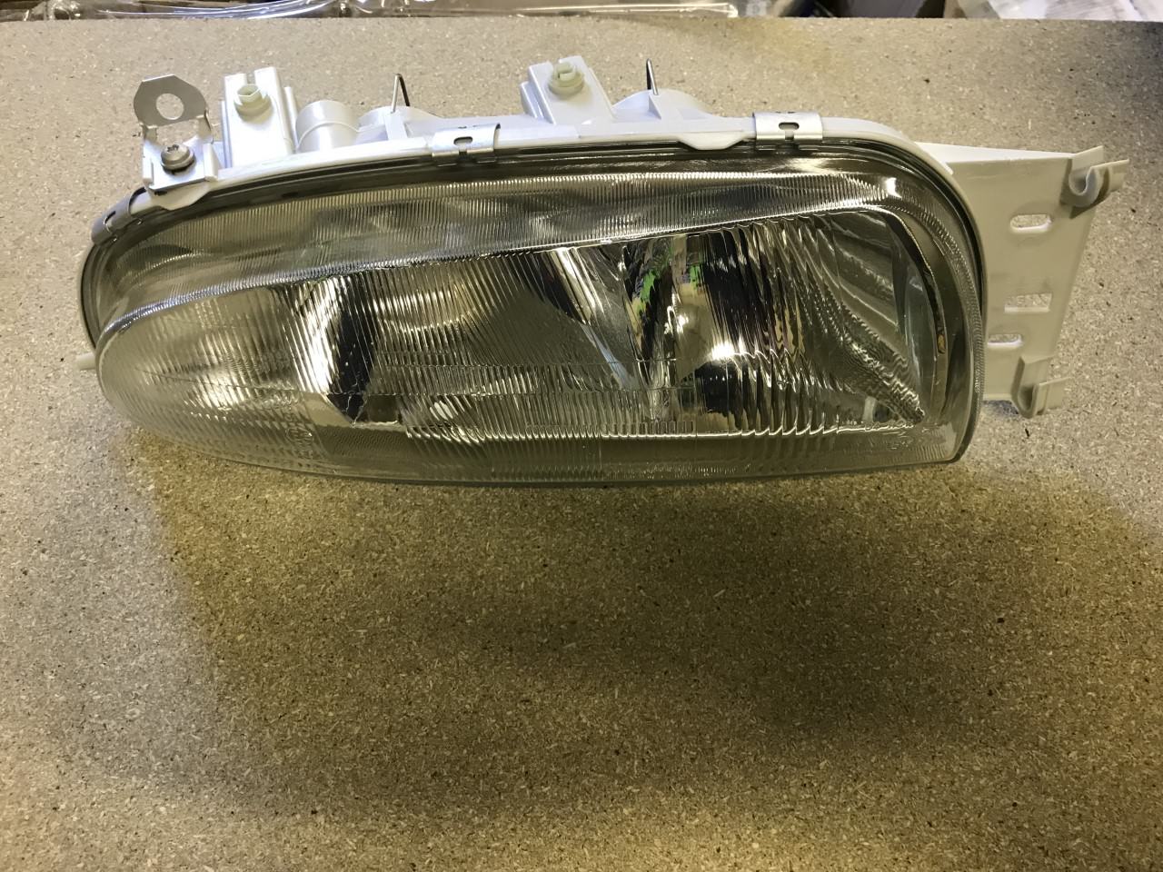 Headlight Lamp Off Side Ford Fiesta 95-99 Courier 96-99 Mazda 121 710301049404