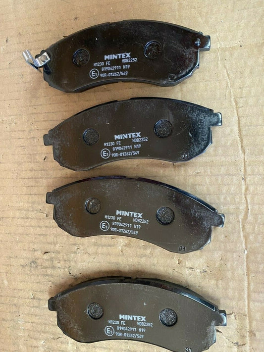 Mintex MDB2252 Front Brake Pad Set fits Mitsubishi