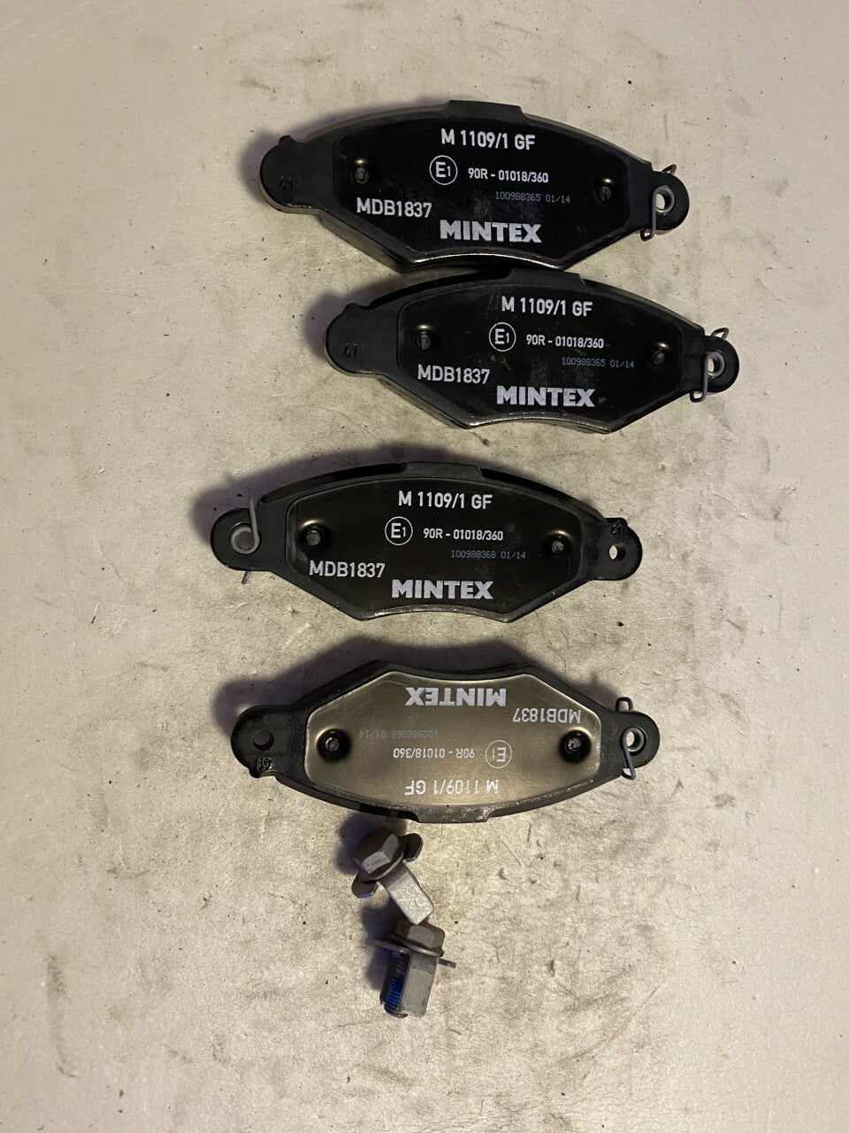 Mintex MDB1837 Front Brake Pad Set