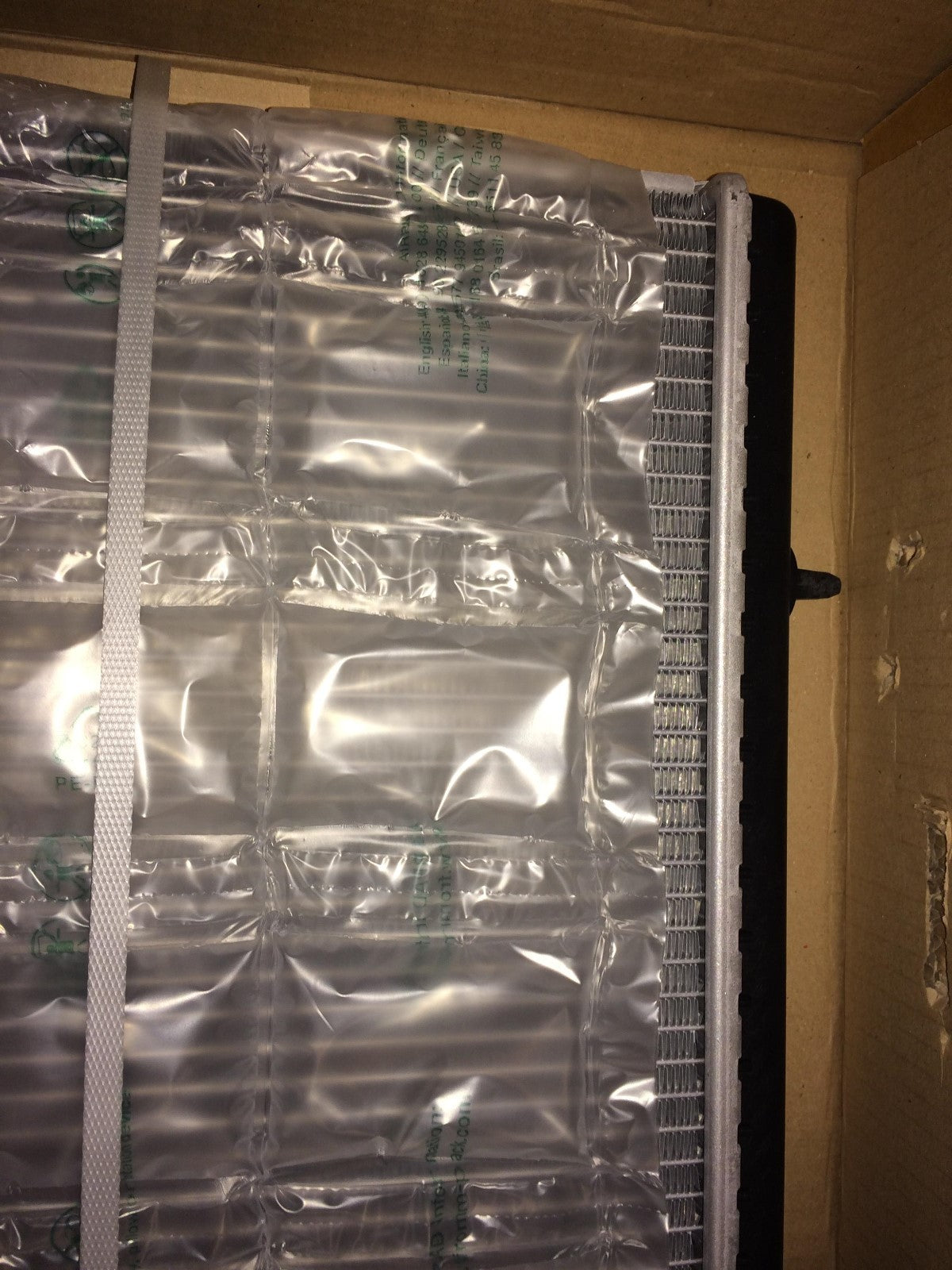 Radiator Citroen C5 01-04 C8 02-09 Peugeot 607 00-16 807 02-09 Valeo 735068